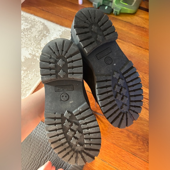 Timberland boys black waterproof 6” boot - Picture 3 of 6